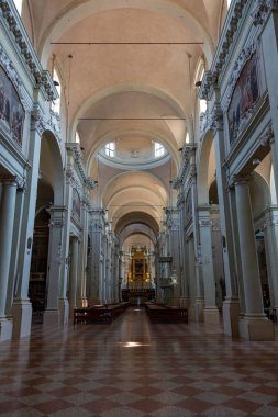 Bologna, İtalya - 20 Temmuz 2018: İç San Domenico bazilikanın. 13. yüzyılda inşa