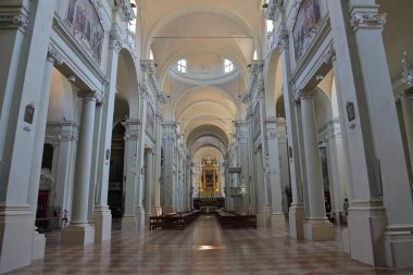 Bologna, İtalya - 20 Temmuz 2018: İç San Domenico bazilikanın. 13. yüzyılda inşa