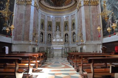 Bologna, İtalya - 20 Temmuz 2018: İç San Domenico bazilikanın. 13. yüzyılda inşa