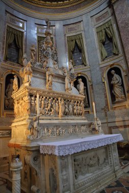 Bologna, İtalya - 20 Temmuz 2018: İç San Domenico bazilikanın. 13. yüzyılda inşa