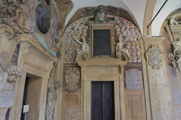 ボローニャ イタリア 2018 アルキジンナージオ宮の宮殿 古代の大学の最初の永久的な宮殿 1563 年に建てられました — ストック写真