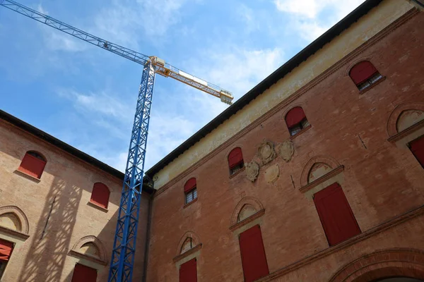 Κτίριο Και Αρχιτεκτονικών Λεπτομερειών Στους Δρόμους Της Bologna Στην Ιταλία — Φωτογραφία Αρχείου