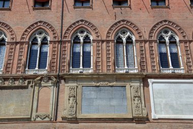 Bologna, İtalya - 19 Temmuz 2018: İnşaat ve mimari detaylar üzerinde şehrin sokak