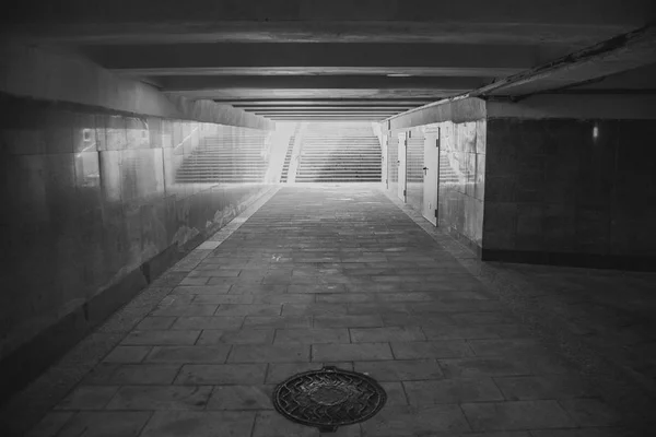 Ondergrondse Passage Bekleed Met Grijze Graniet Marmer — Stockfoto