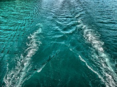 Tekne motorundan su izleri