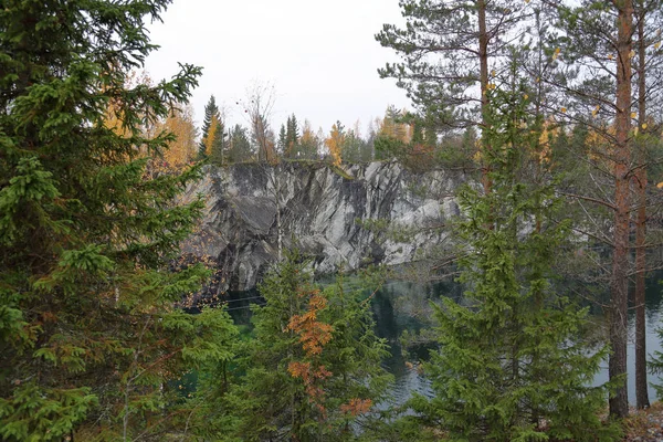 Malowniczy Krajobraz Jesień Parku Karelski Góry Ruskeala Rosja — Zdjęcie stockowe