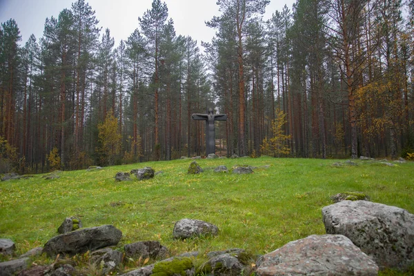 Karelia Rússia Outubro 2018 Cruz Luto Memorial Dedicado Aos Soldados — Fotografia de Stock