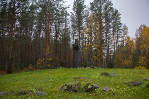 Karelia Rússia Outubro 2018 Cruz Luto Memorial Dedicado Aos Soldados — Fotografia de Stock