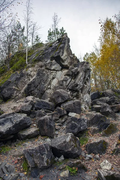 Onbehandelde Ruwe Grijze Natuursteen Dagelijkse Omgeving — Stockfoto