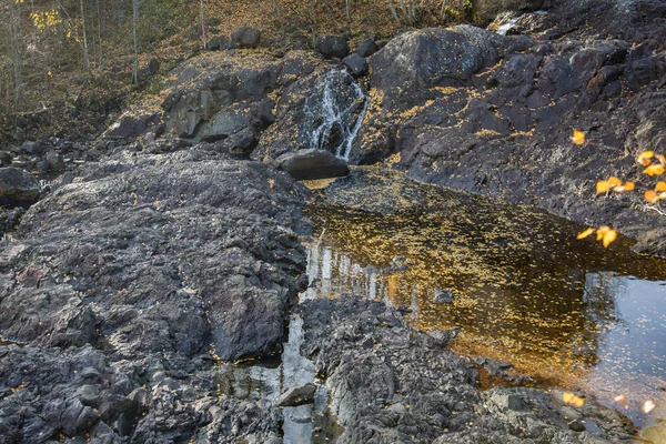 Pietra Grigia Naturale Grezza Non Trattata Nell Ambiente Quotidiano — Foto Stock