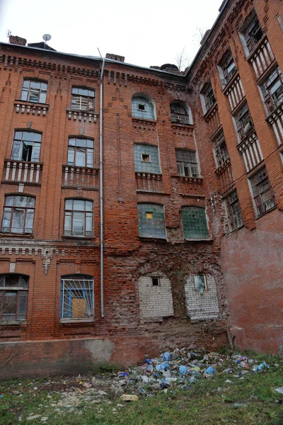 ロシア トヴェリ市の通りに古い石造りの家 — ストック写真