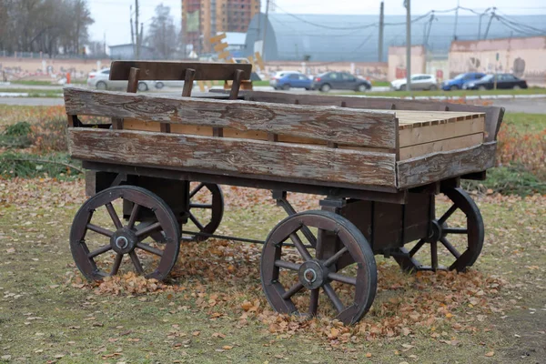 Vintage Cart Wooden Wheels Backyard — Stock Photo, Image