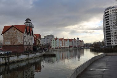 Kaliningrad, Rusya - 27 Kasım 2018: The Pregolya River şehir sınırları içinde