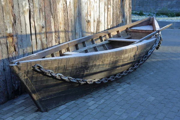 Velho Barco Madeira Abandonado Margem Estação Barco — Fotografia de Stock