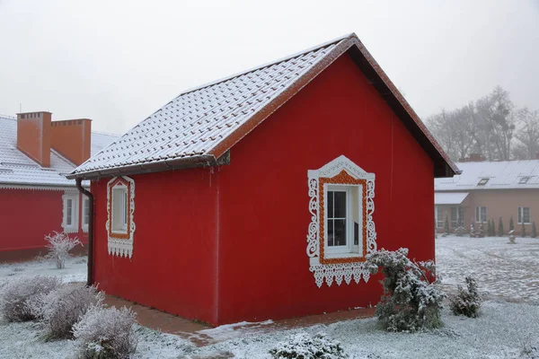 Små Mysiga Hus Täckt Med Snö Vinterväder — Stockfoto