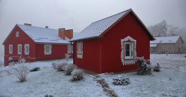 Små Mysiga Hus Täckt Med Snö Vinterväder — Stockfoto