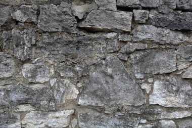 Doğal kaba bir taşın orijinal dokulu yüzeyi
