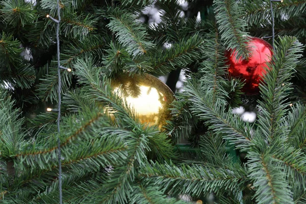 Choinkowe Ozdoby Kolorowe Kulki Girlandy — Zdjęcie stockowe