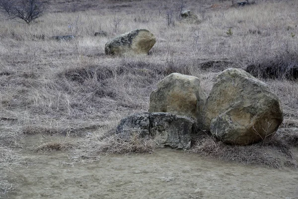 Onbehandelde Ruwe Grijze Natuursteen Dagelijkse Omgeving — Stockfoto