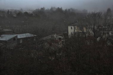 Sabah İl kasaba sisli sis