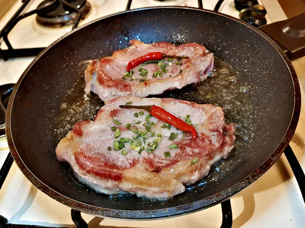 Fett Saftige Schweinesteak Olivenöl Der Pfanne Gebraten — Stockfoto