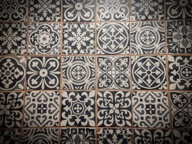 Banyoda sırlı çini