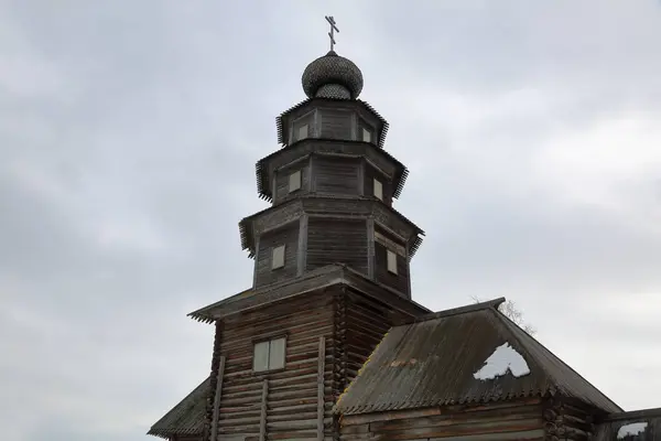 俄罗斯托尔佐克, 古老的阿森松木教堂 — 图库照片