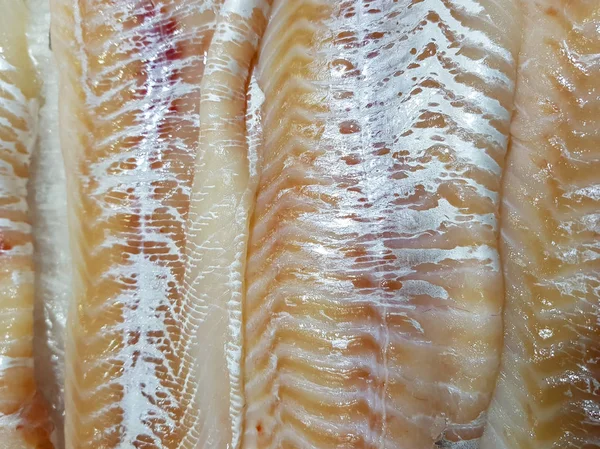 Des steaks de poisson cru appétissants — Photo