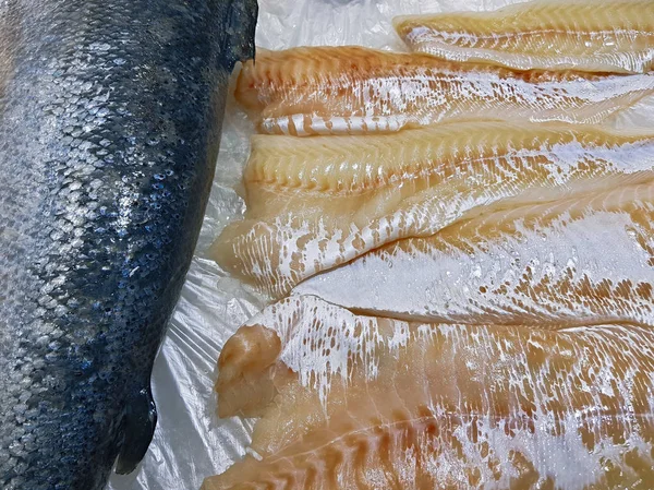 Bifes de peixe cru apetitosos — Fotografia de Stock