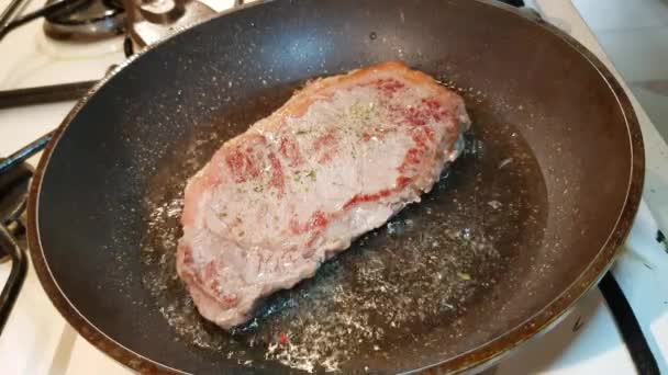 Bife Carne Suculento Gordo América Sul Frito Óleo Uma Frigideira — Vídeo de Stock