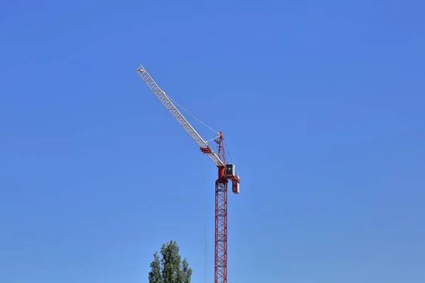 Obrovský stavební jeřáb — Stock fotografie