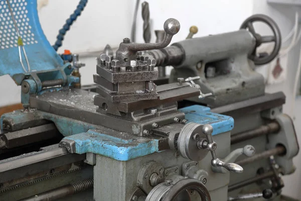 Старая металлообрабатывающая машина — стоковое фото