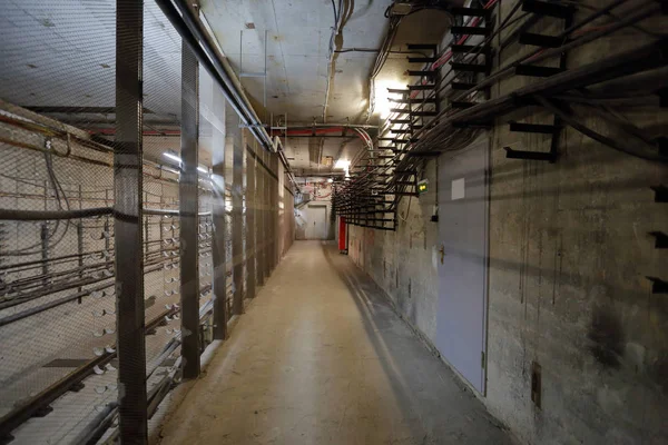 Аварийный коридор в тоннеле — стоковое фото