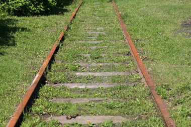eski paslı raylar