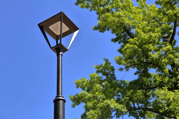 Farola de hierro negro — Foto de Stock