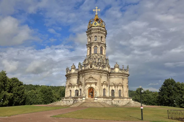 Temple du Signe de la Très Sainte Mère de Dieu, Dubrovitsy, Russie — Photo