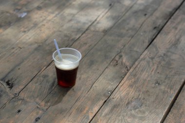 Plastik bir fincan kahve