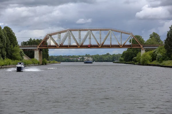 Puente sobre el río Moscú, Rusia —  Fotos de Stock