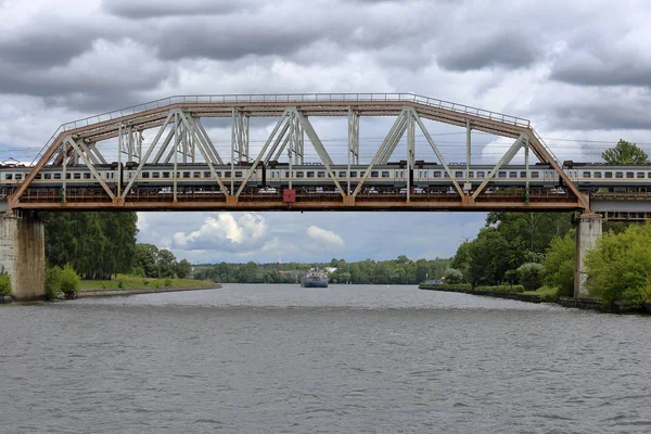 Most przez rzekę Moskwa, Rosja — Zdjęcie stockowe