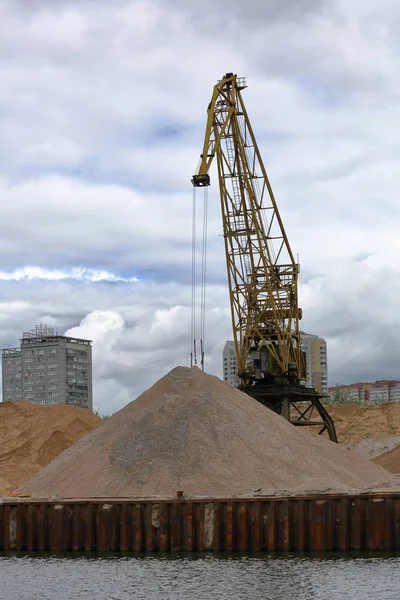 Old industrial crane in the river port — Stock Photo, Image