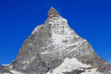 Matterhorn. İsviçre ve İtalya sınırındaki Pennine Alpleri'nde üst