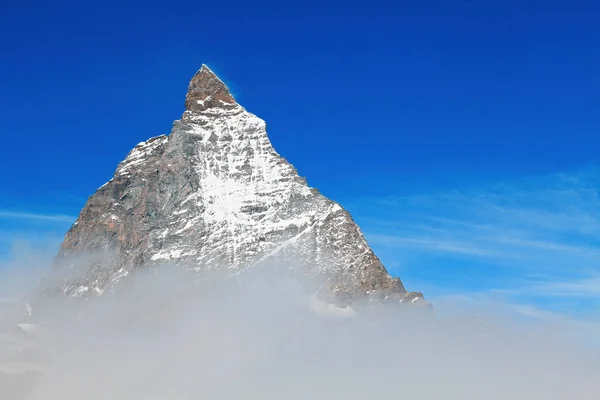 Matterhorn. Κορυφή στις Άλπεις Πενεννιά στα σύνορα Ελβετίας και Ιταλίας — Φωτογραφία Αρχείου