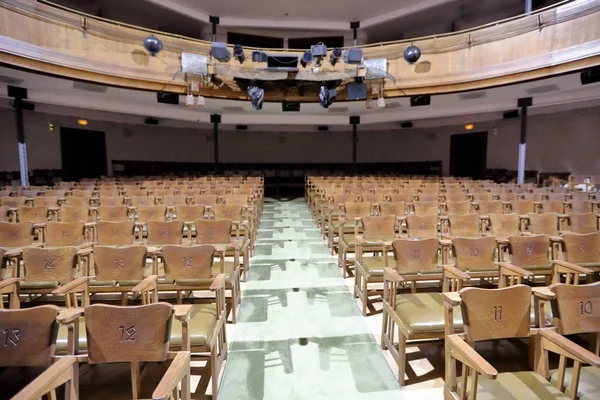 Wooden seats in an empty theater hall — Stock Photo, Image