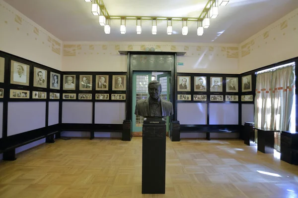 Monumento a Tabakov en el vestíbulo del Teatro de Arte de Moscú, Rusia — Foto de Stock