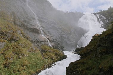 Kjosfossen şelalesi. Norveç'in en büyük şelalelerinden biri
