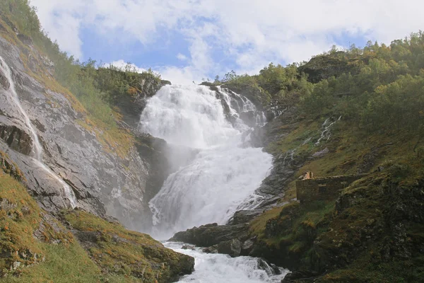 Vattenfallet kjosfossen. Ett av Norges största vattenfall — Gratis stockfoto