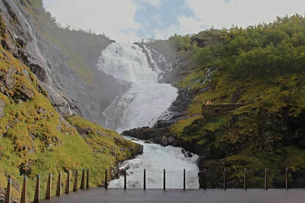 Kjosfossen. einer der größten Wasserfälle Norwegens — Stockfoto