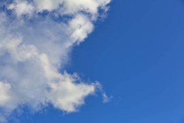 Hava değiştiğinde gökyüzündeki bulutlar