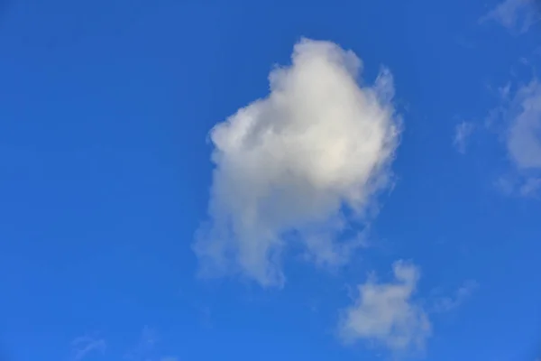 Moln på himlen när vädret förändras — Stockfoto