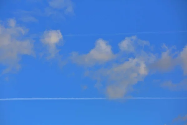 Wolken in de lucht als het weer verandert — Stockfoto